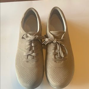EUC Dansko suede tan sneakers
